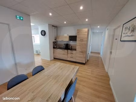 bureaux 146 m²