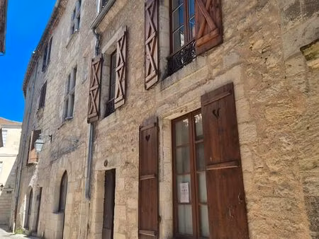 maisonnette dans quartier historique