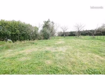 terrain 800 m² soussans