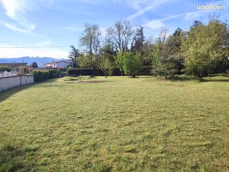 terrain 1065 m2 plat et arboré - proche écoles/commerces - 149000
