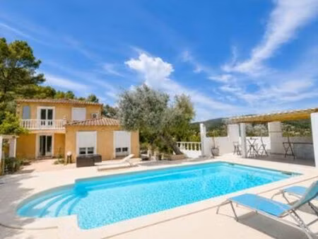 magnifique villa avec piscine en impasse sans vis a vis avec appartement indépendant