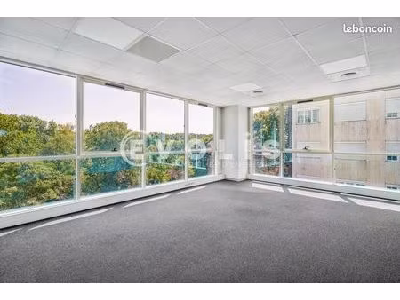 bureaux 105 m²