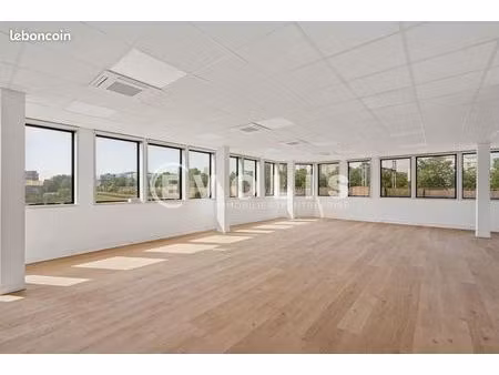 bureaux 111 m²