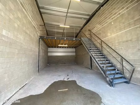 entrepôt 105 m² avec bureaux beautiran