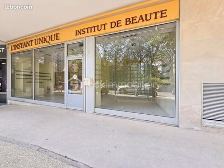 local commercial 73 m²