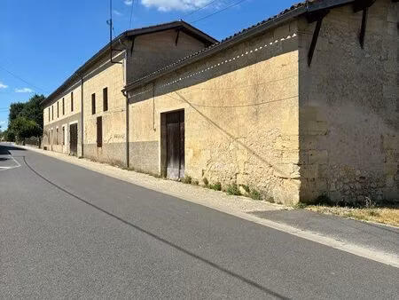 à vendre plateau à aménager à l interrieur du chai viticole