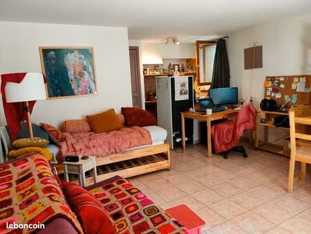 studio cœur de village provençal