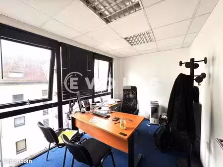 bureau 70 m²