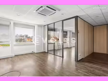 bureaux 251 m²