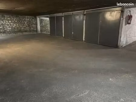 loue box sécurisé pour voiture ou pour stockage au 30 b rue de la liberté à vincennes (943