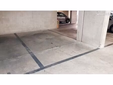 place de parking souterrain