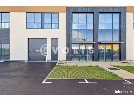 local d'activité 4 841 m²