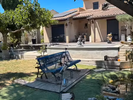 maison familiale rénovée avec jardin garage bassin et panneaux solaires _ lirac