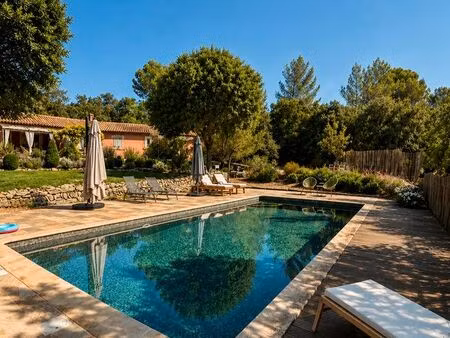 correns – propriété de charme avec maisonnette indépendante  piscine et 6 000 m² de nature