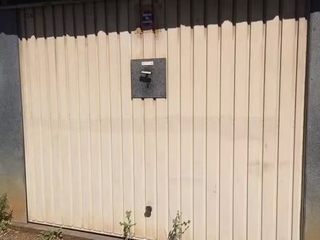garage/box 13 m² nimes