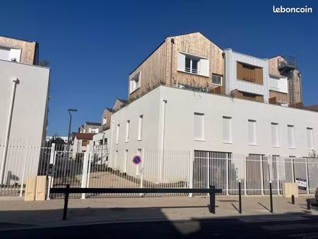 location place de parking romainville