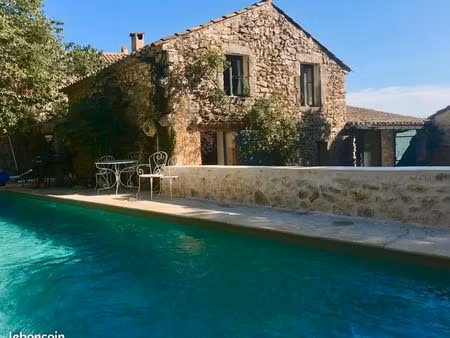 mazet avec grand jardin et piscine