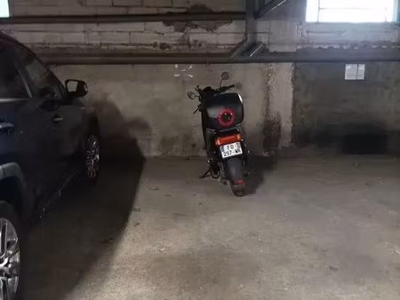 parking moto couvert et sécurisé