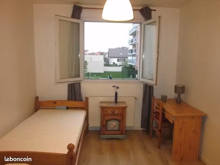 chambre à louer dans maison proche rer a noisy le grand