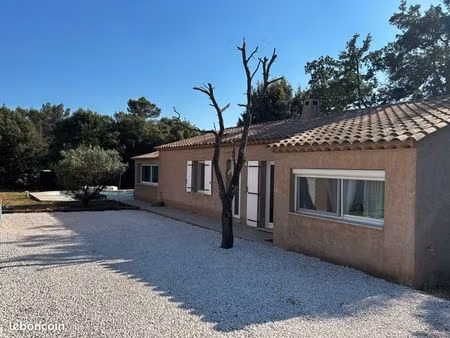 villa contemporaine 2017 - piscine chauffée - vue dégagée sur les vignes