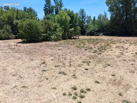 terrain de 1200m²