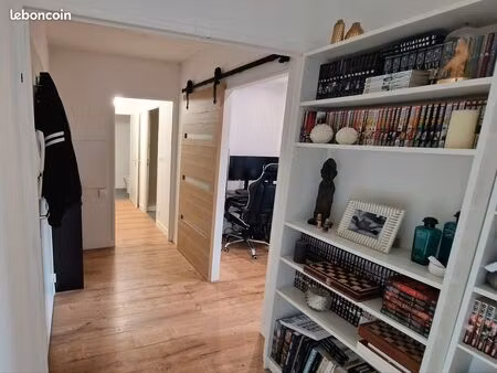 t2 55 m² rénové – dernier étage – balcon 7 m² – double parking