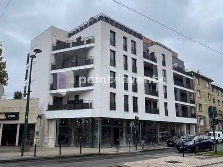 local commercial 198 m²