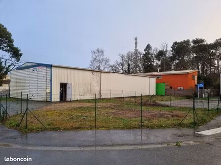 location hangar vide 372m2 + terrain 350m2