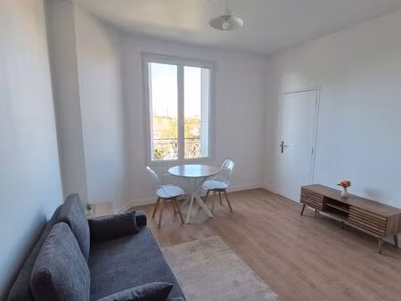 t2 meublé rénové 29m² - proche tram/gare - idéal étudiant ou jeune actif - 890 cc