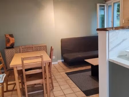 location studio meublé