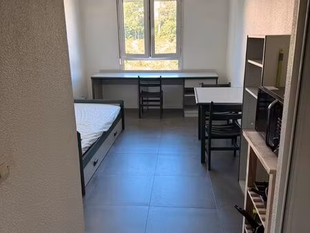 studio meublé 19m disponible immediatement dans résidence étudiante avec gardien