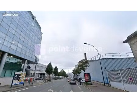 bureaux 300 m²