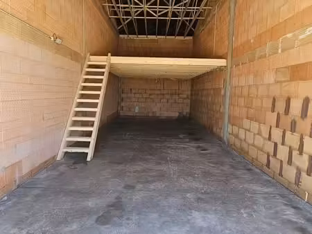 garage depot de stockage