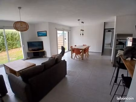 maison   4 pièces   99 m2