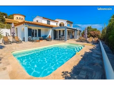villa rénovée avec piscine – vue mer – les issambres (roquebrune-sur-argens)
