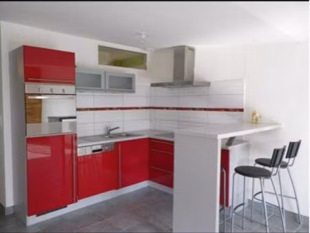 je vous propose un appartement climatisé ( rare)ou une maison bientôt de ville très agréab