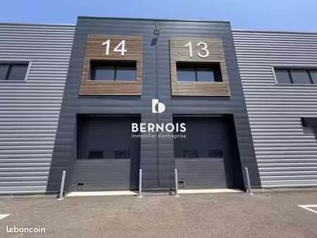 local d'activité 607 m²
