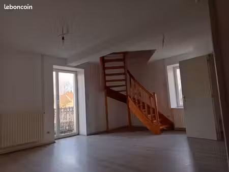 appartement t2 avec balcon - calme  sans vis à vis  proche gare