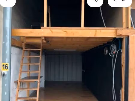 loue local 27m2 en mezzanine à l année