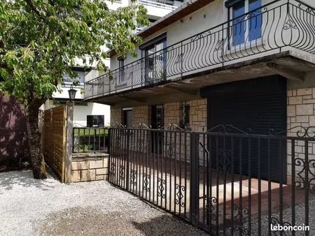 maison d'habitation rénovée - 7 pièces (dont 4 chambres) - 110 m² + garage 70m² - quartier