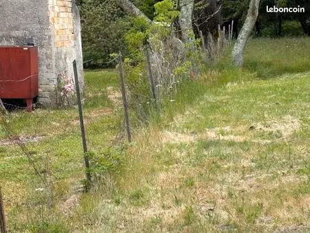 terrain 400 m² ares