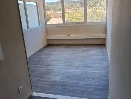 local 18m2 hyères la bayorre