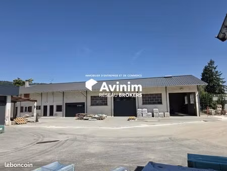 bureaux 665 m² entrelacs