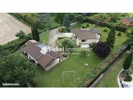 propriété 6 pièces 137 m²
