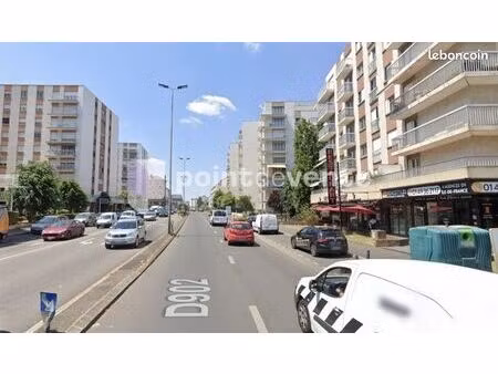commerce cadeaux/fleurs 160 m²