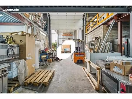 local d'activité 2 104 m²