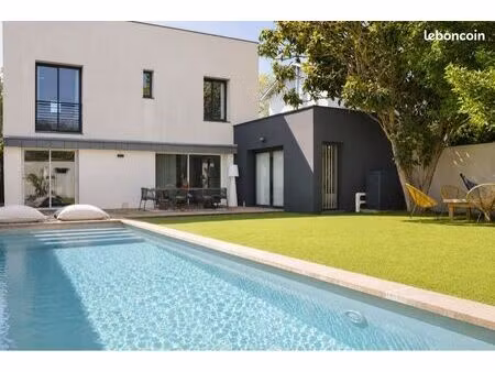 vends maison contemporaine à côté pavée