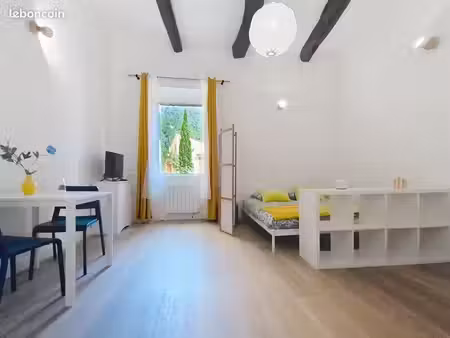appartement de charme au cœur de seillans – parking proche