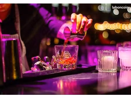 ? bar tout équipé - emplacement premium aux carmes
