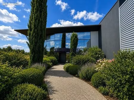 local d'activite 1692 m² saint-jean